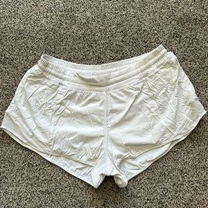 Lululemon Hotty Hot Shorts 2.5”